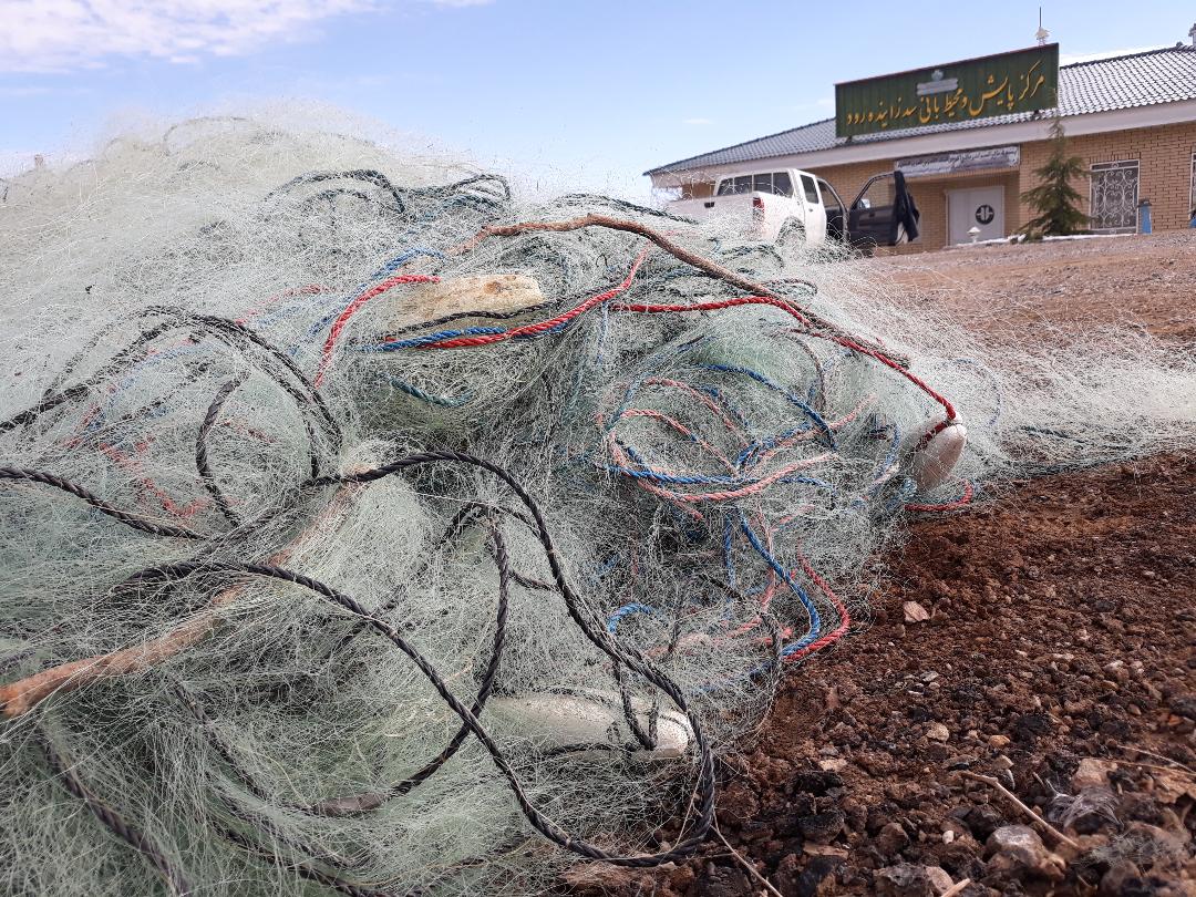 جمع آوری بیش از ۳۰۰۰ متر دام از دریاچه زاینده رود