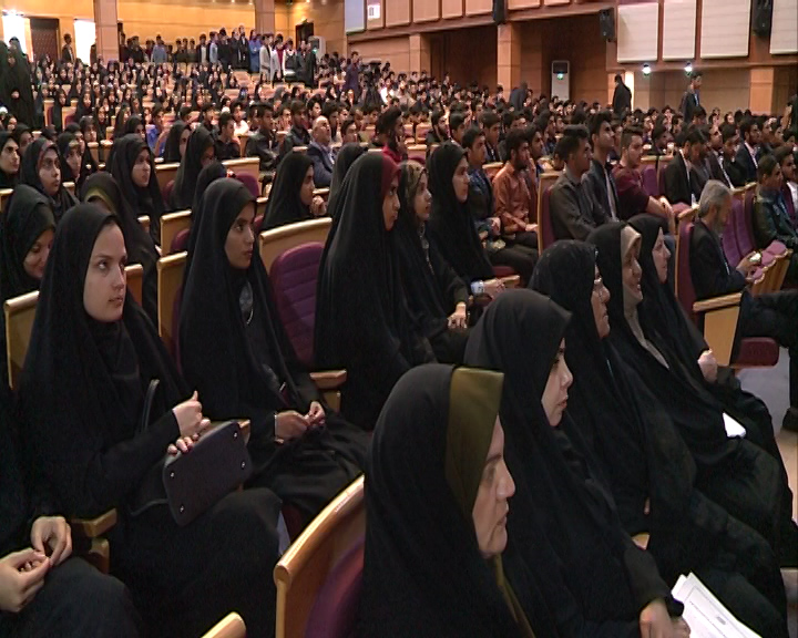 معلمان جوان از تجربیات معلمان بازنشسته استفاده کنند