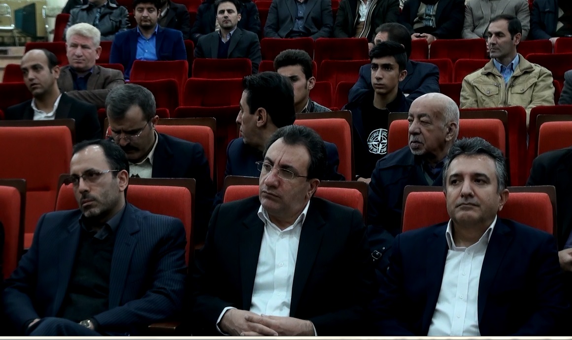 پژوهشگران در قاب تلویزیون کُردستان دیده می‌شوند  