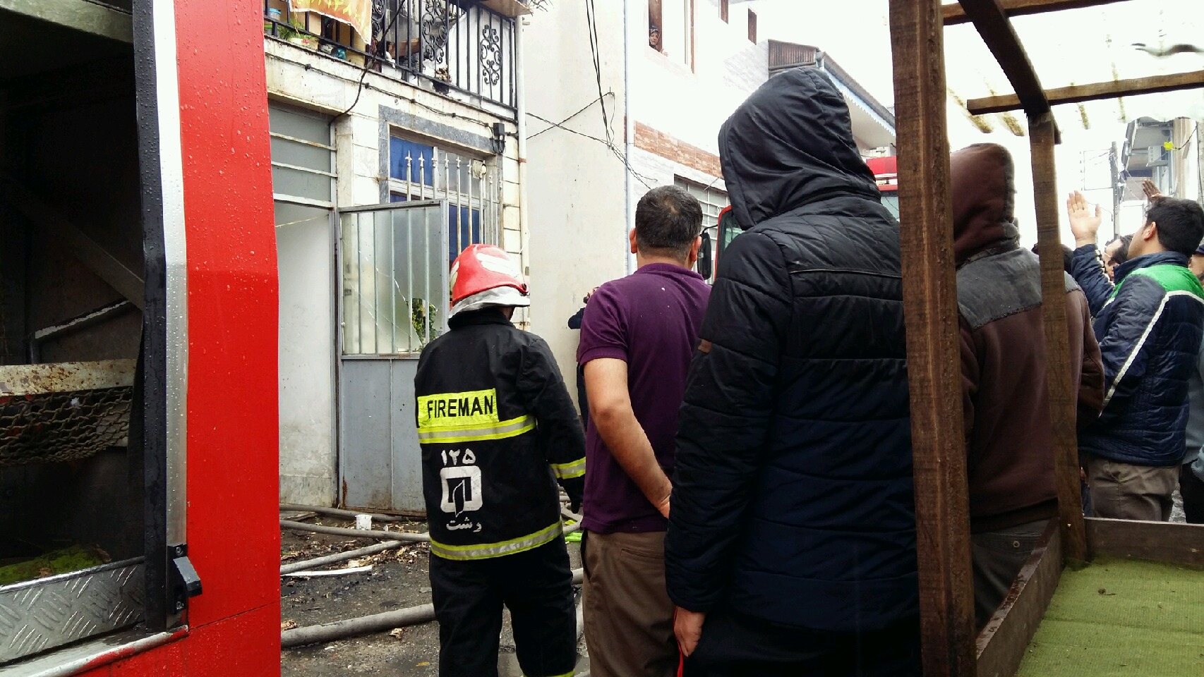 آتش سوزی 2 خانه در رشت