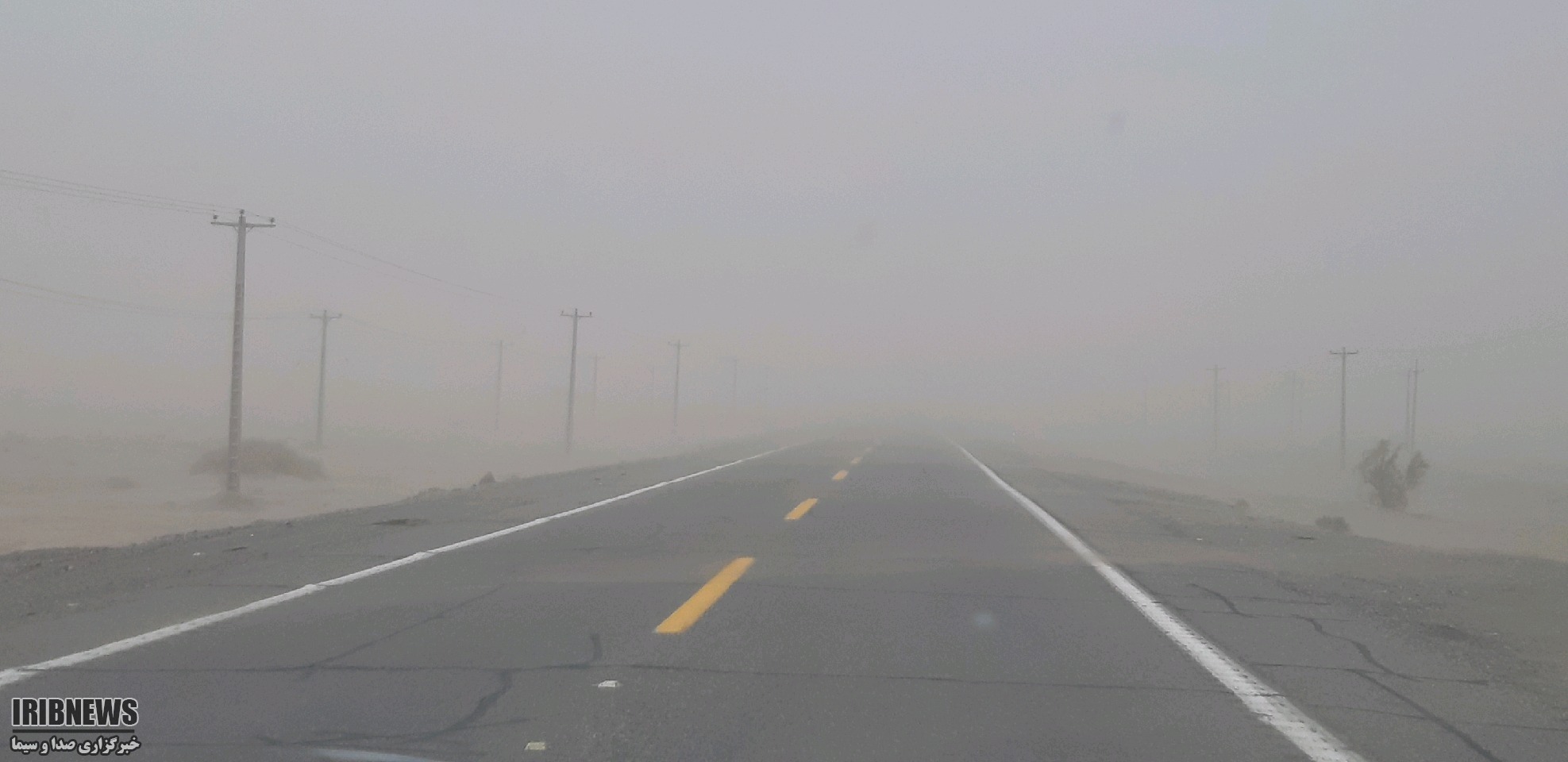 آغاز طوفان شن در ریگان در شرق استان کرمان