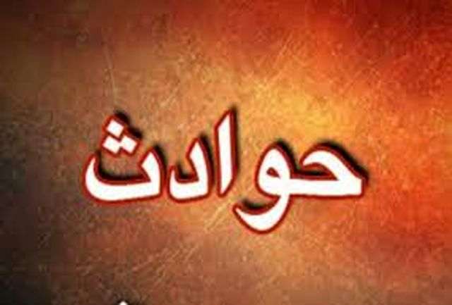 برخورد خودرو سواری با تیر برق حادثه آفرید