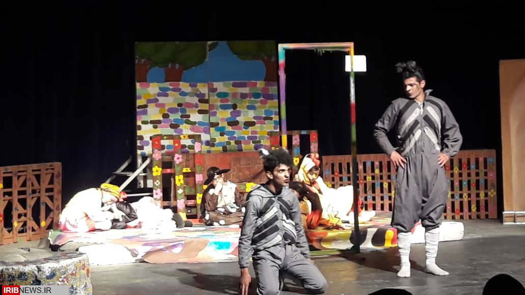 اجرای نمایشنامه حسنک کجایی در سیرجان اجرای نمایشنامه حسنک کجایی در سیرجان