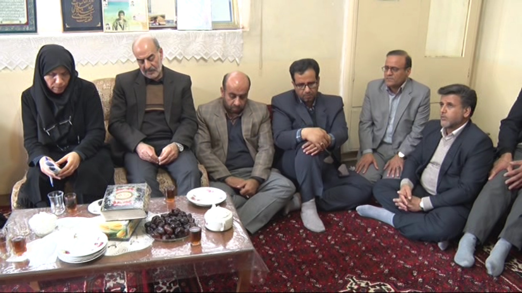 دلجویی مسئولان از خانواده یکی از جان باختگان سانحه هوایی اوکراین