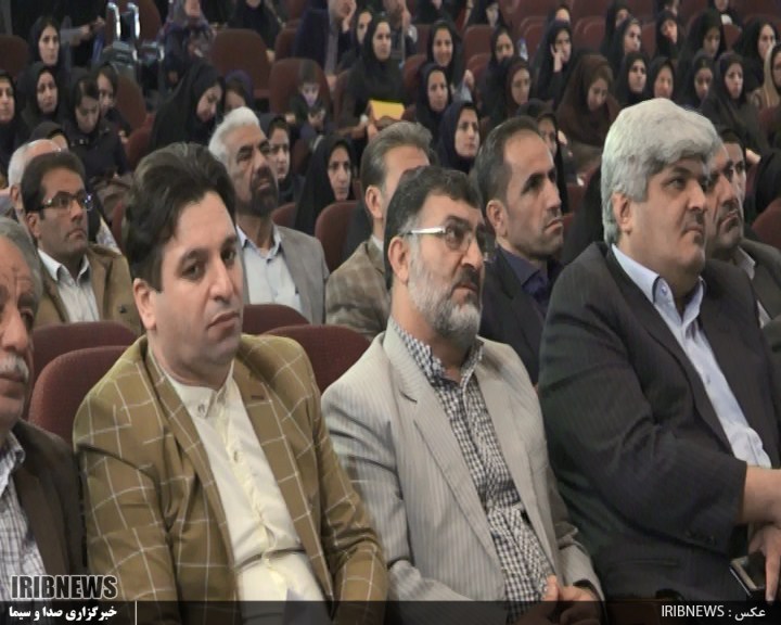 فارس پیشرو در سواد آموزی کشور