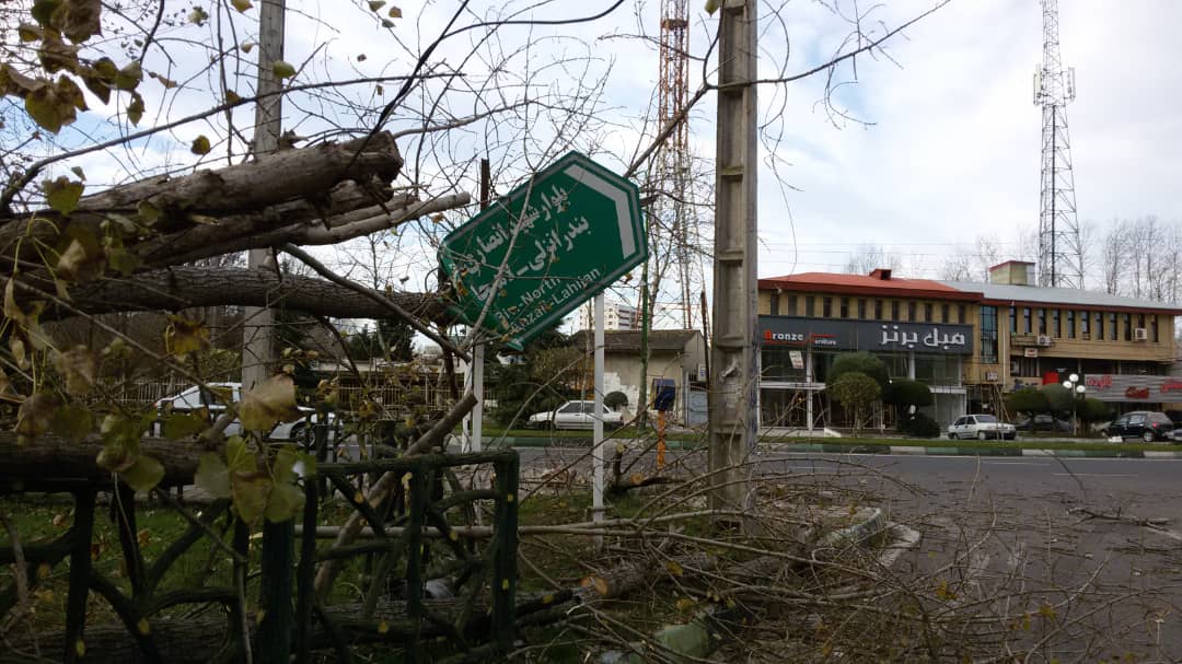 خدمات رسانی آتش نشانان رشت در حوادث ناشی از وزش باد گرم خدمات رسانی آتش نشانان رشت در حوادث ناشی از وزش باد گرم