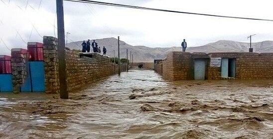 خدمت رسانی آتش‌نشانان مشهدی به دو روستای سیل‌زده چابهار