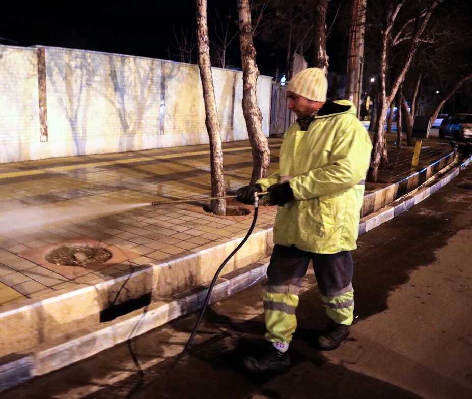 اهداء 500 لیتر مواد ضدعفونی کننده برای ضدعفونی معابر در بردسکن