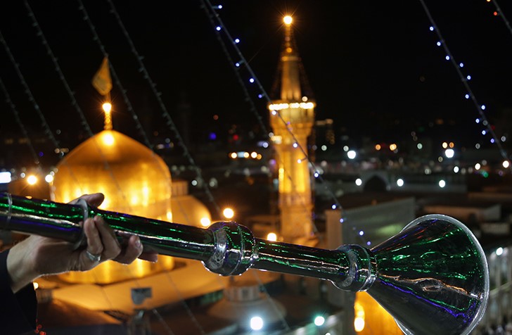 گلبانگ نقاره خانه حرم رضوی در شب میلاد مولی الموحدین حضرت علی(ع)