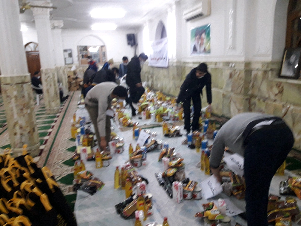 توزیع بسته معیشتی در لاهیجان