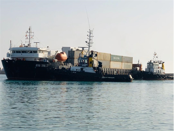 پهلوگیری یک شناور بیش از دو هزار تنی