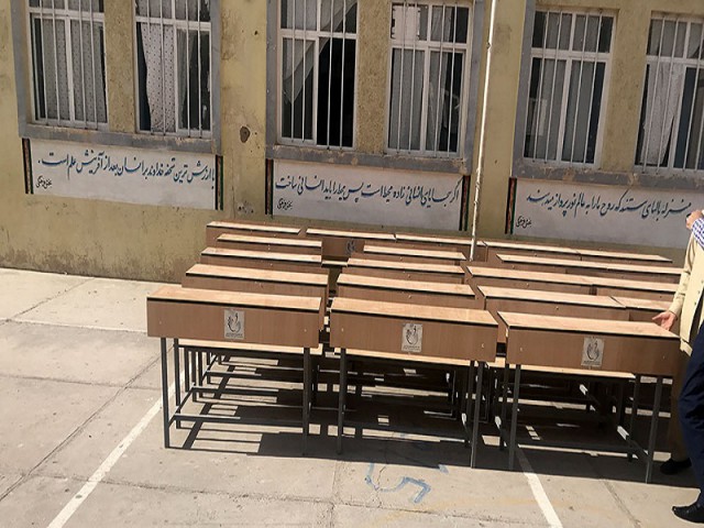 توزیع اقلام آموزشی درمدارس حاشیه شهرهای خراسان رضوی