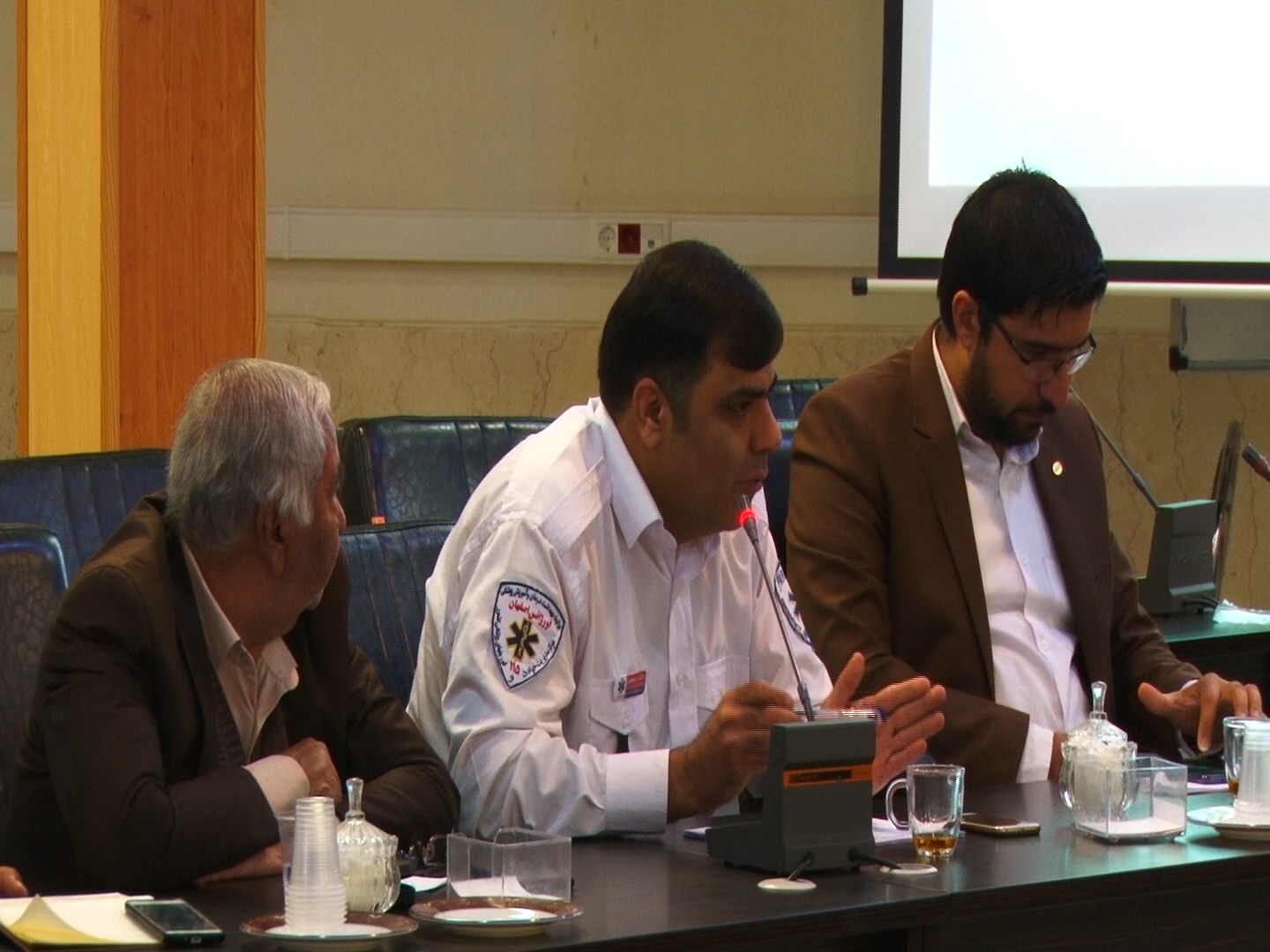 اعزام یک تیم اورژانس پیش بیمارستانی از شهرضا به استان خوزستان