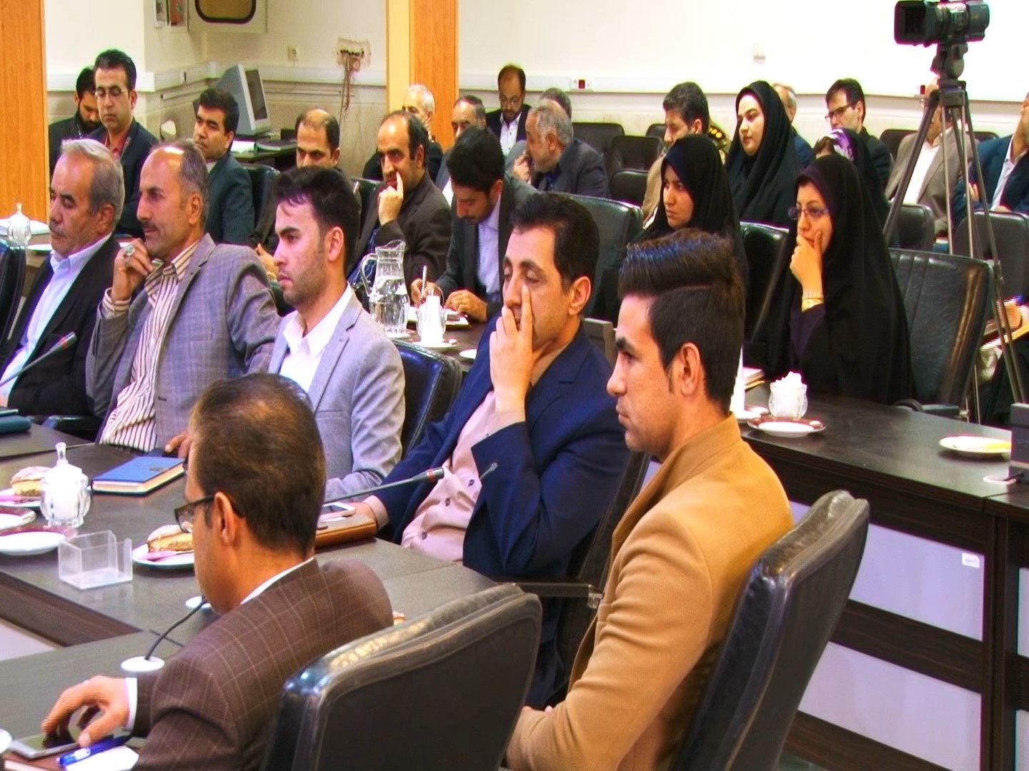 اعزام دوتیم امدادی جمعیت هلال احمر شهرضا به مناطق سیل زده