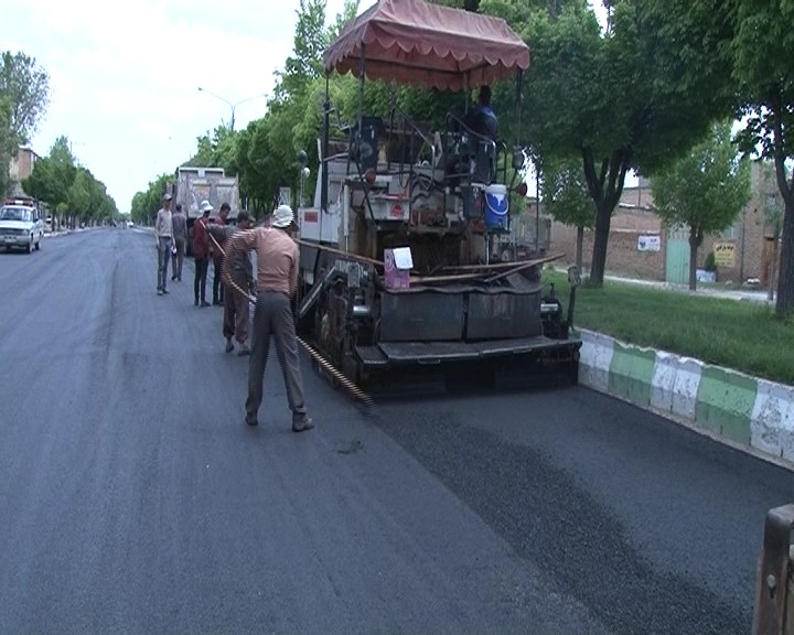 آسفالت ریزی خیابانها و معابر شهر بوئین میاندشت آسفالت ریزی خیابانها و معابر شهر بوئین میاندشت