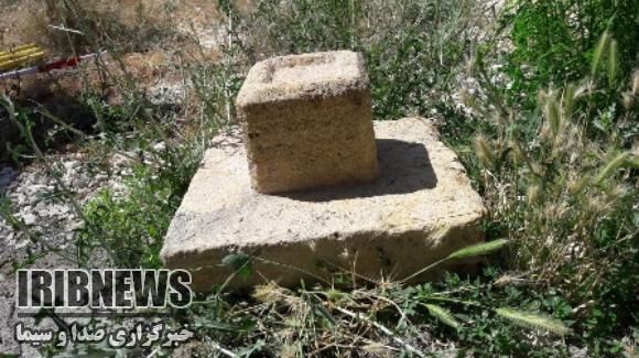 کشف پایه ستون سنگی تاریخی در مهاباد