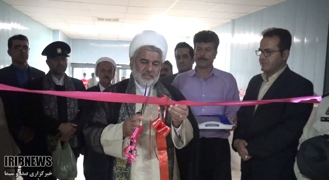 بیماران کتاب میخوانند.