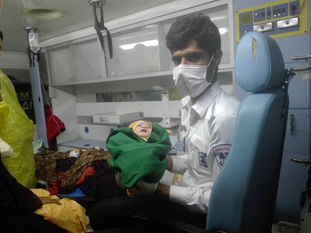 تولد نوزاد در آمبولانس تولد نوزاد در آمبولانس