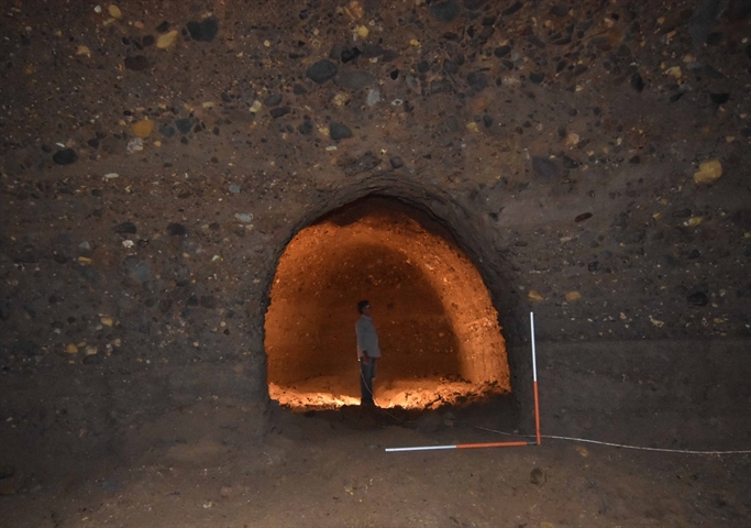 کشف یک پناهگاه با معماری دستکند در سیاهکل