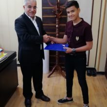 تجلیل فرماندار آبادان از فوتبالیست آبادانی