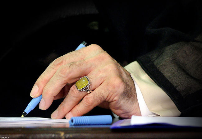 رهبر انقلاب درگذشت خواهر آقای محسن رضایی را تسلیت گفتند