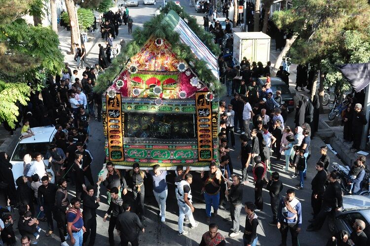 برگزاری آئین ۲۰۰ ساله نخل گردانی در کاشمر برگزاری آئین ۲۰۰ ساله نخل گردانی در کاشمر