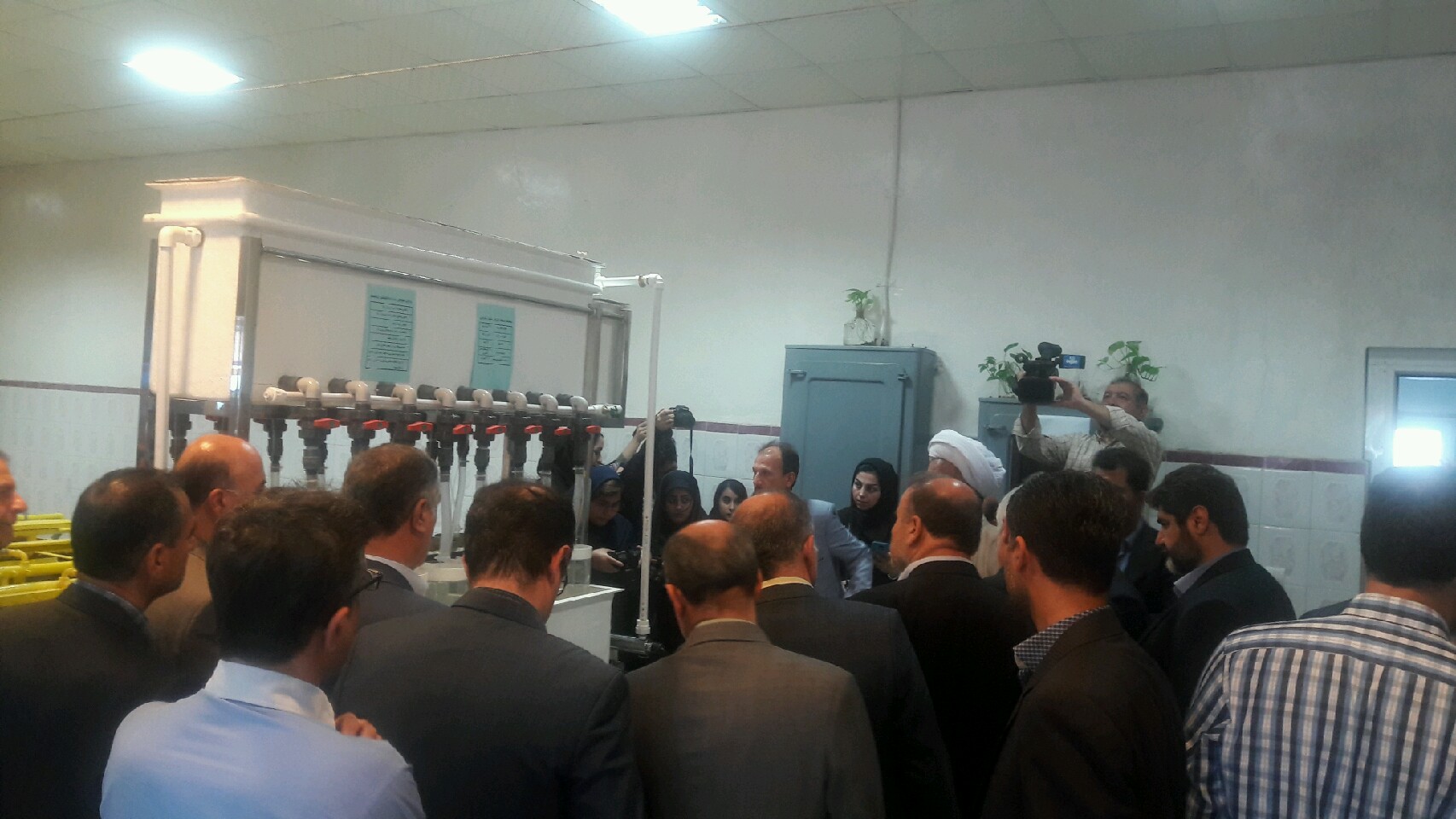 بهره برداری از دستگاه  تفریخ تخم ماهیان خاویاری