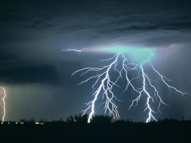 رعد و برق و رگبار در جنوب فارس