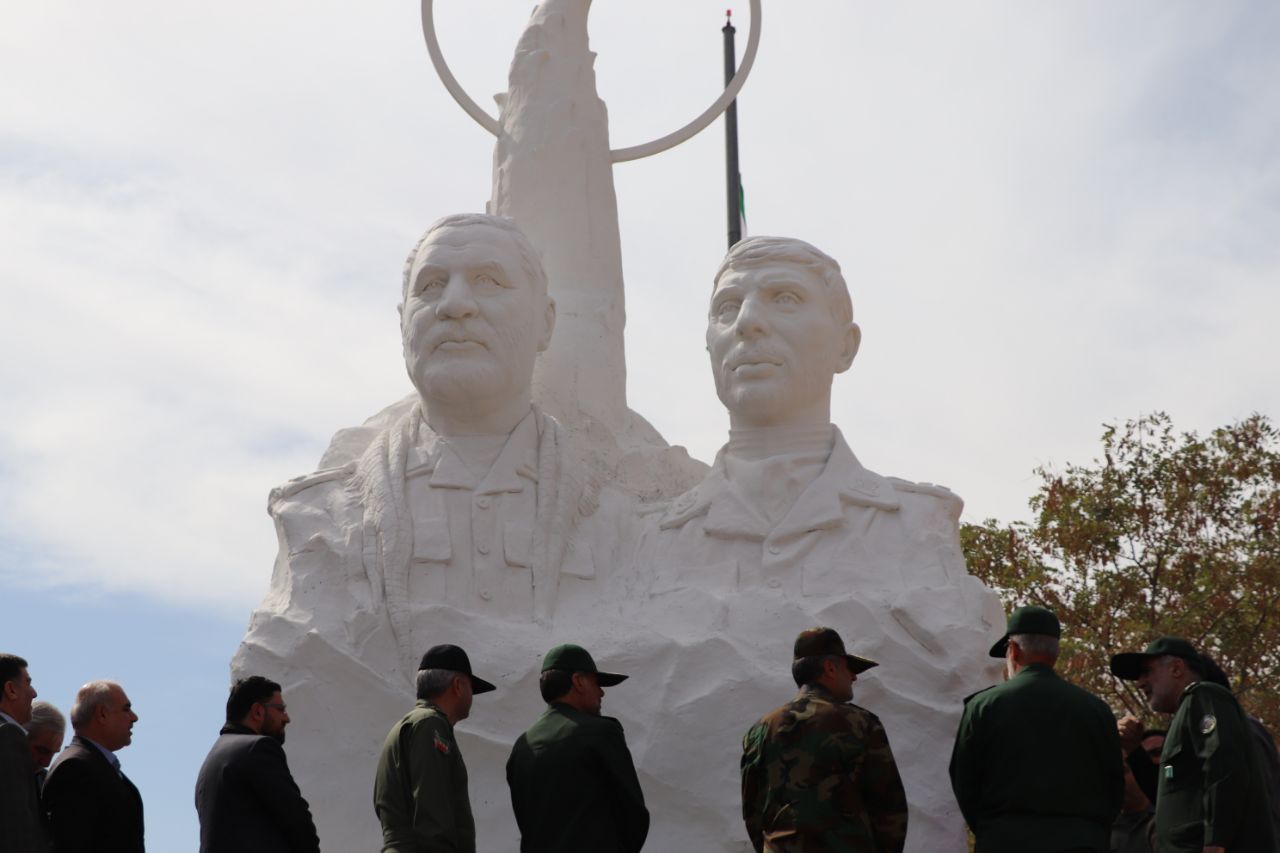 رونمایی از تندیس شهیدان صیاد شیرازی و شهید شوشتری انجام شد رونمایی از تندیس شهیدان صیاد شیرازی و شهید شوشتری انجام شد