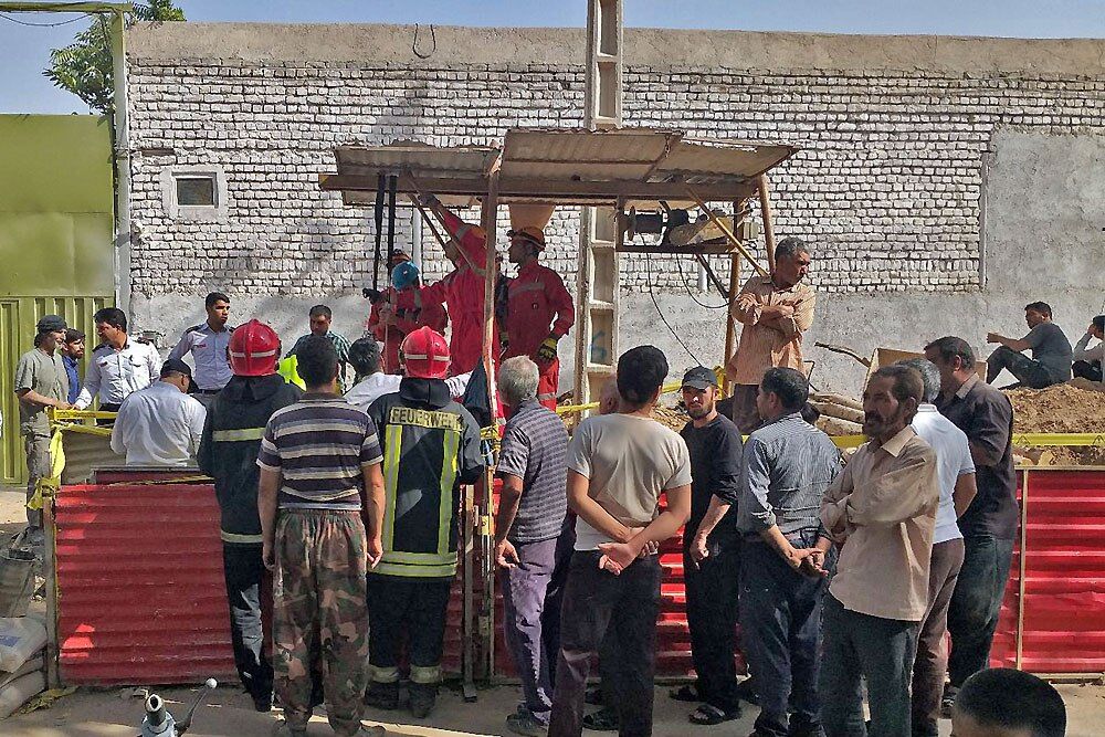 جان باختن مقنی جوان در عمق ۱۳ متری چاه در مشهد جان باختن مقنی جوان در عمق ۱۳ متری چاه در مشهد