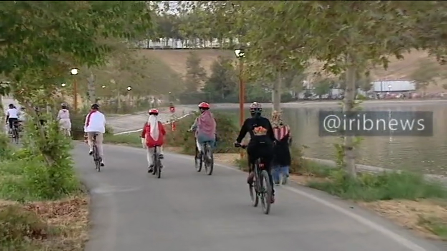 ۳۰۰ بانوی دوچرخه سوار در آزادی رکاب زدند