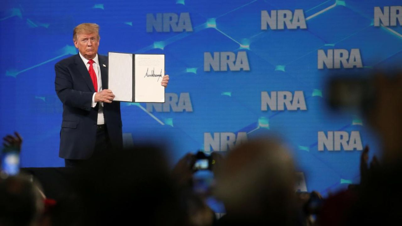 برگزاری نمایشگاه سلاح در مدارس برای تامین بودجه آموزشی