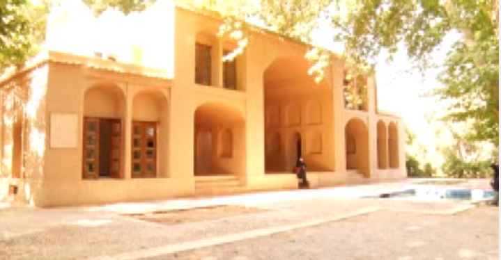 جلوه&zwnj;ای از پاییز هزار رنگ در باغ جهانی پهلوانپور مهریز