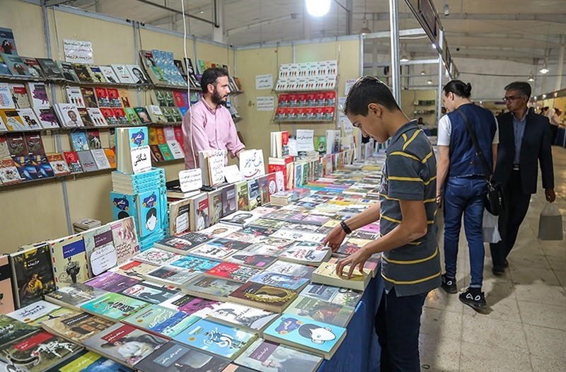 گشایش نمایشگاه کتاب دفاع مقدس در مجتمع رضوان مشهد