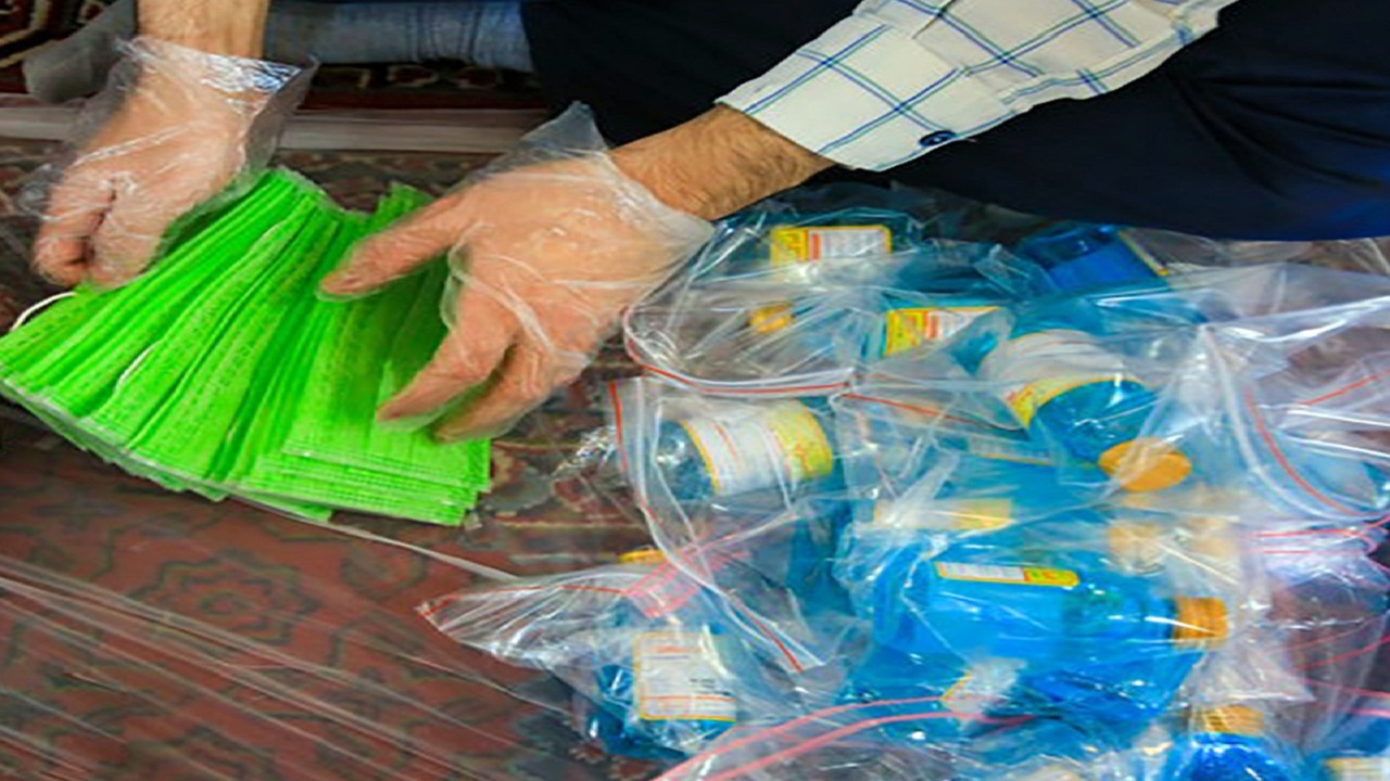 توزیع بسته‌های بهداشتی در روستای خوزنین