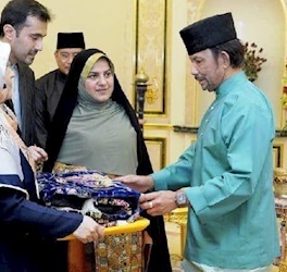 آغاز به کار رسمی سفیر جدید کشورمان در برونئی آغاز به کار رسمی سفیر جدید کشورمان در برونئی