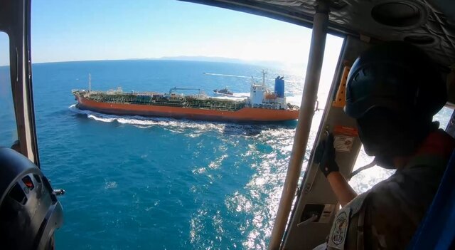 اسکورت شناور کرهای در خلیج فارس اسکورت شناور کرهای در خلیج فارس