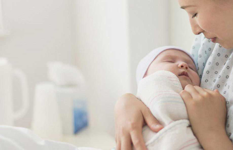 علت زیاد شیر خوردن نوزاد علت زیاد شیر خوردن نوزاد