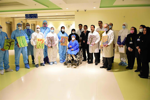 اهدای آثار هنری معلول مشهدی به مدافعان سلامت