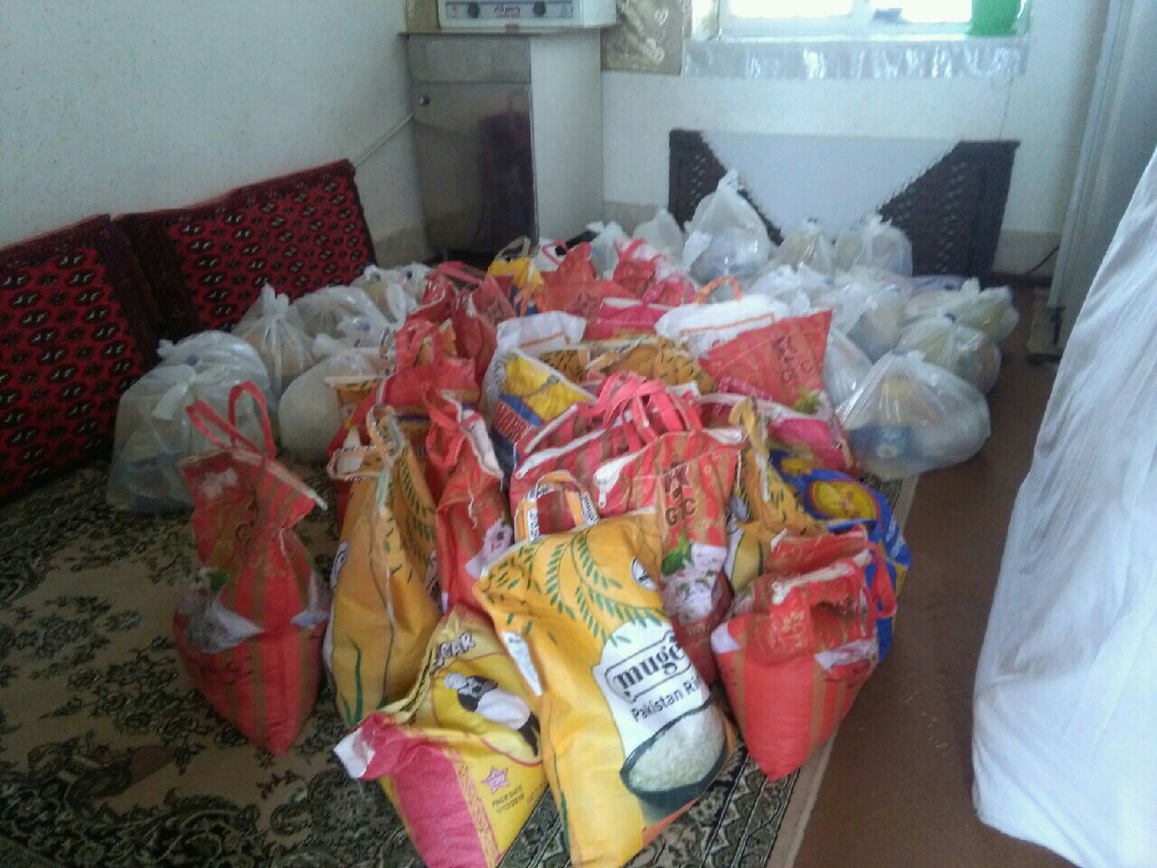 کمک&nbsp;حدود ده میلیون تومانی خیرین روستای رودخانه بخش رخ&nbsp;