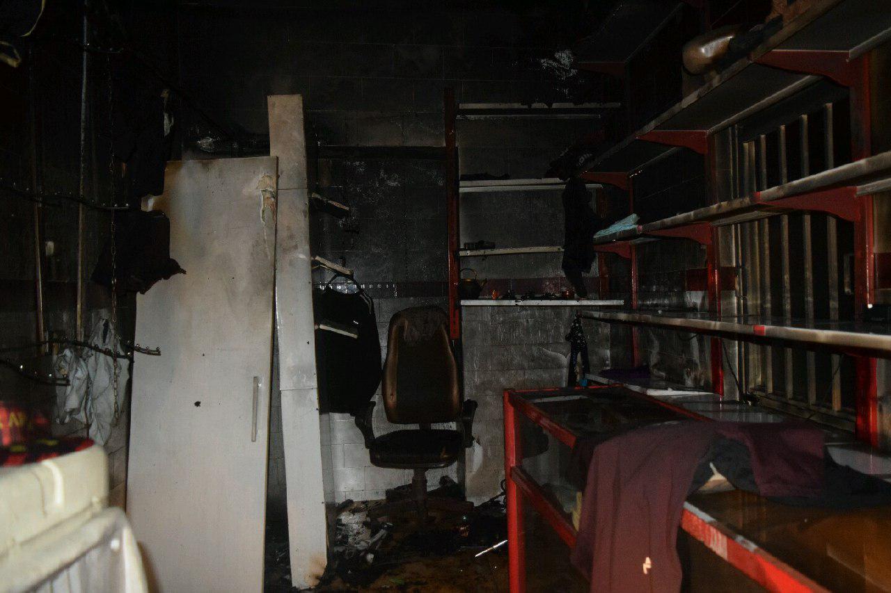 آتش سوزی یک مغازه لباس فروشی در نیشابور