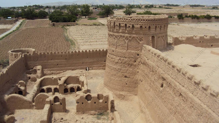 مجموعه تاریخی مهرپادین، نخستین منطقه مهریز