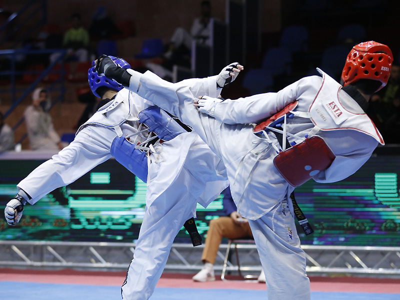 اهدای جام قهرمانی در لیگهای تکواندو اهدای جام قهرمانی در لیگهای تکواندو