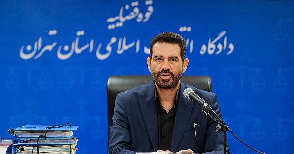 فرار علی اشرف ریاحی به خارج از کشور