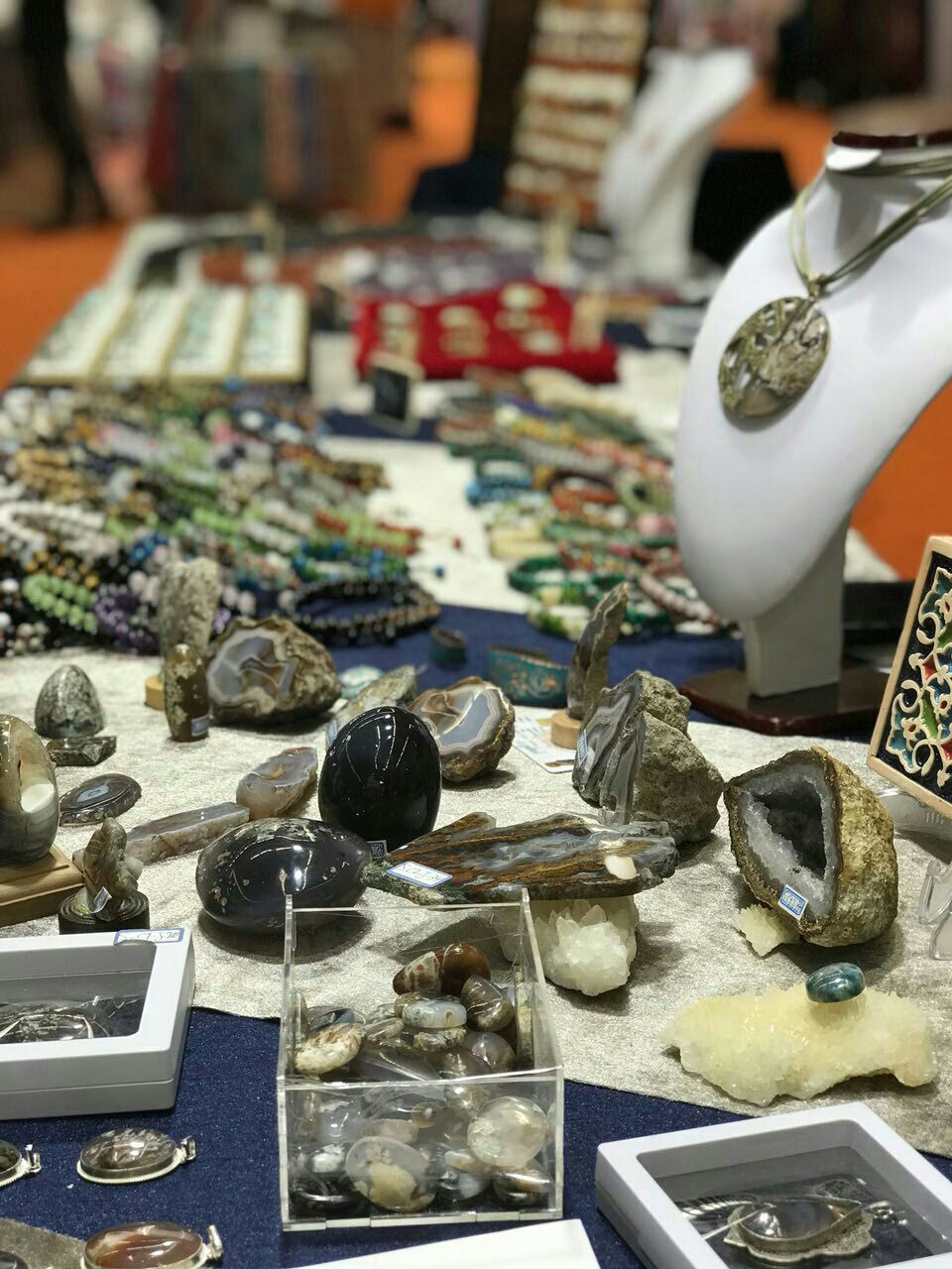 اعطاء نشان اعتماد به فروشگاههای صنایع دستی خراسان جنوبی اعطاء نشان اعتماد به فروشگاههای صنایع دستی خراسان جنوبی