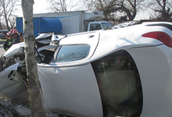 واژگونی پژو حادثه آفرید