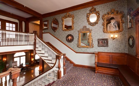 اقامت در هتل&zwnj;های مخوف دل شیر می&zwnj;خواهد