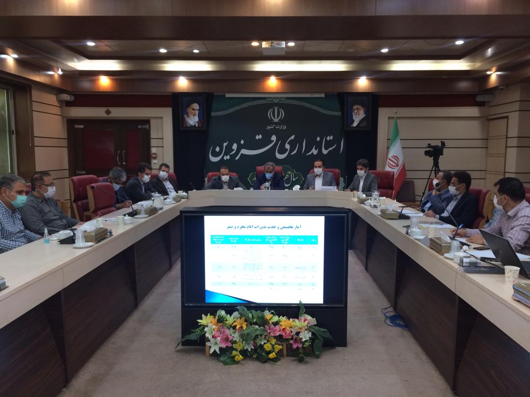 توزیع مرغ و تخم مرغ به قیمت مصوب در بازار قزوین/ نوسان شدید قیمت‌ها در بازار