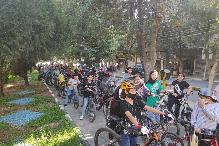 برگزاری همایش دوچرخه‌سواری گرامیداشت هفته دفاع مقدس در مهاباد