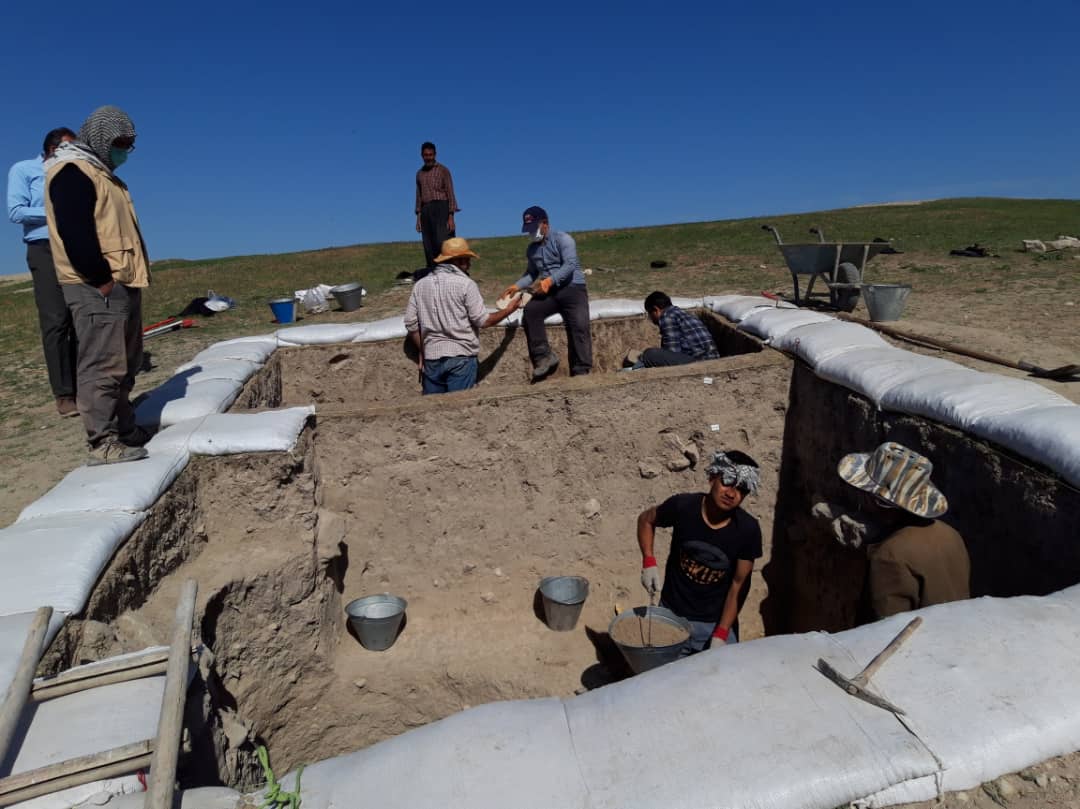 کشف سنگ یادمان ۲ هزار و ۷۰۰ ساله در بخش «کوزران» کرمانشاه کشف سنگ یادمان ۲ هزار و ۷۰۰ ساله در بخش «کوزران» کرمانشاه